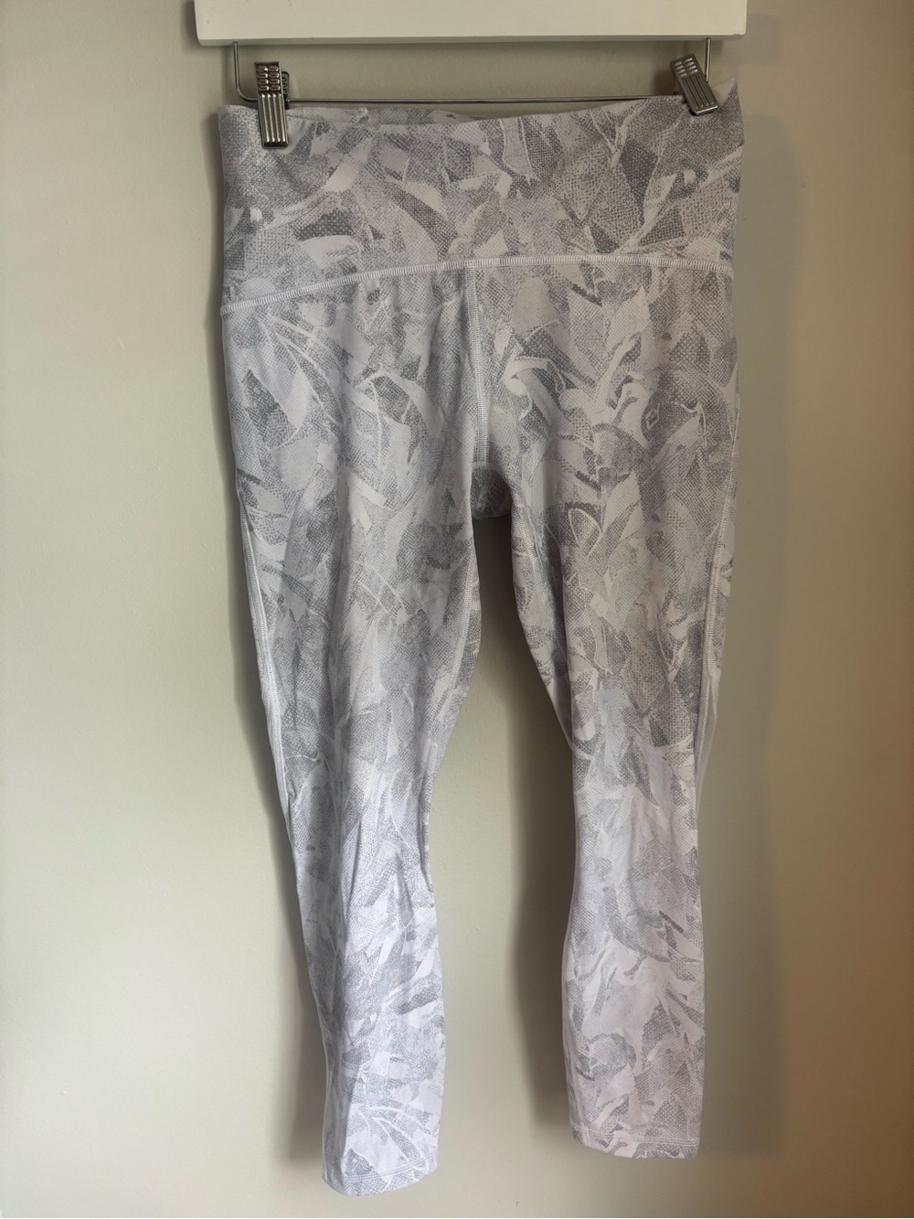 Lululemon Train Times 7/8 Pant *25"
Jasmine White Multi / White Sz 8 - Picture 5 of 10